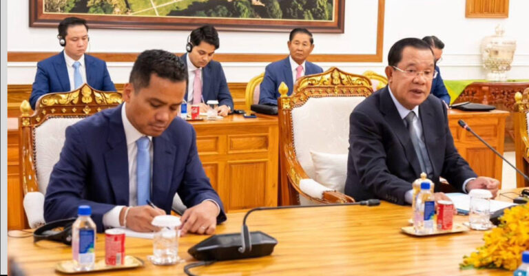 ឯកឧត្តមអភិសន្តិបណ្ឌិត ស សុខា អញ្ជើញចូលរួមអមសម្តេចតេជោ ហ៊ុន សែន ប្រធានព្រឹទ្ធសភាក្នុងឱកាសសម្តេចតេជោ អនុញ្ញាតជូនឯកឧត្តម ប៊ួយ ថាញ់សឺន (Bui Thanh Son) និងគណៈប្រតិភូ ចូលជួបសម្តែងការគួរសម