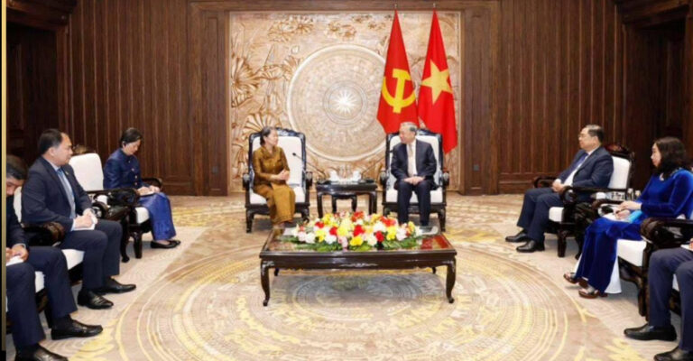 សម្តេច ម៉ែន សំអន អញ្ជើញជាតំណាងសម្តេចតេជោ ដឹកនាំគណប្រតិភូគណបក្សប្រជាជនកម្ពុជាចូលជួបសម្តែងការគួរសម និងអបអរសាទរ ឯកឧត្តម តូ ឡឹម ត្រូវបានតែងតាំងជាអគ្គលេខាធិការ នៃគណៈកម្មាធិការមជ្ឈិមគណបក្សកុម្មុយនីស្តវៀតណាម