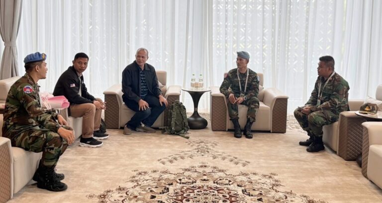 អ្នកនាំពាក្យក្រសួងការពារជាតិ៖ កម្ពុជាតែងតែផ្តល់ការគាំទ្រយ៉ាងពេញទំហឹងដល់ក្រុមអ្នកសង្កេតការណ៍អាស៊ាន (AOT) និងសារៈសំខាន់មិនអាចខ្វះបានក្នុងការពង្រឹងតួនាទី និងអាណត្តិរបស់ AOT ដើម្បីផ្ទៀងផ្ទាត់ និងធានាការអនុវត្តបទឈប់បាញ់