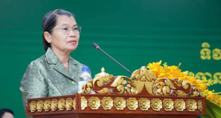 សម្តេច ម៉ែន សំអន៖ យើងត្រូវប្រែក្លាយថ្ងៃរីករាយ នៃទិវានារីអន្តរជាតិ៨ មីនា ឱ្យក្លាយទៅជាថ្ងៃចុះជួបសួរសុខទុក្ខដល់បងប្អូនជនភៀសសឹក និងអ្នករបួស នៅមន្ទីរពេទ្យតាមបណ្តាខេត្តជួរមុខ