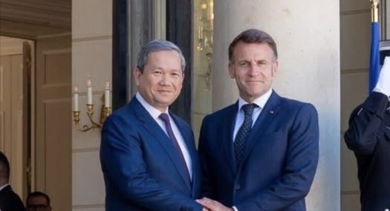 សម្តេចធិបតី ហ៊ុន ម៉ាណែត រង់ចាំស្វាគមន៍ទស្សនកិច្ចផ្លូវរដ្ឋ របស់ប្រធានាធិបតីបារាំង មកកាន់កម្ពុជា